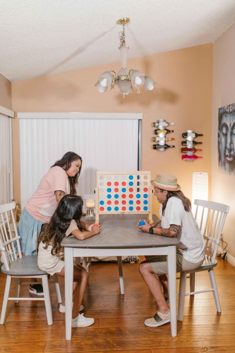 family questions game